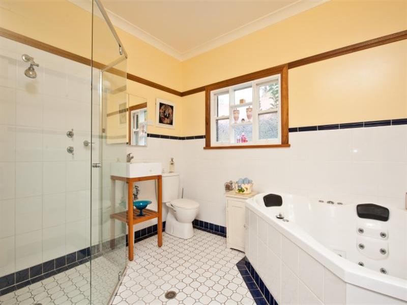 1 Leatham Avenue, Nowra NSW 2541