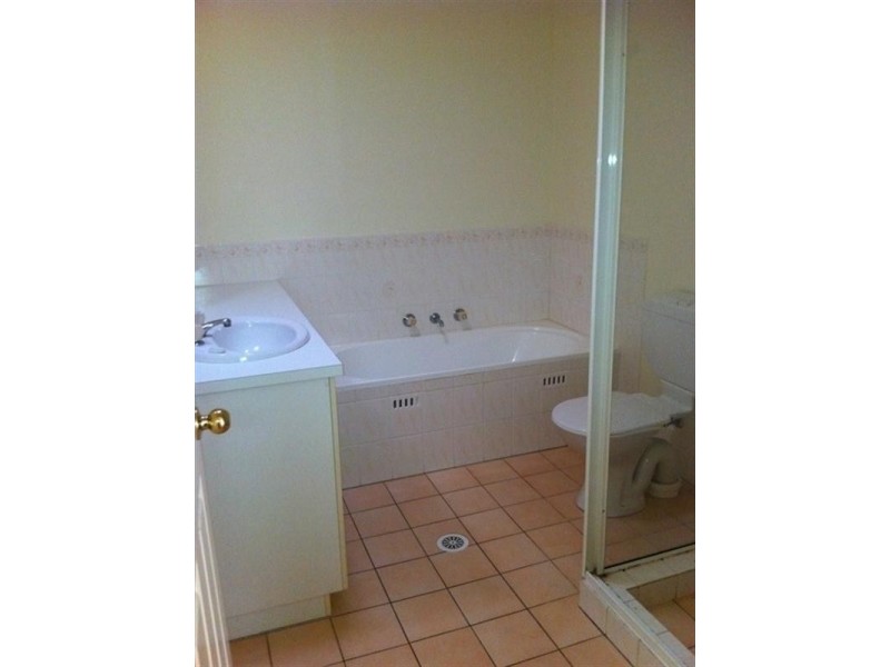 1/6 Regent Place, Bomaderry NSW 2541