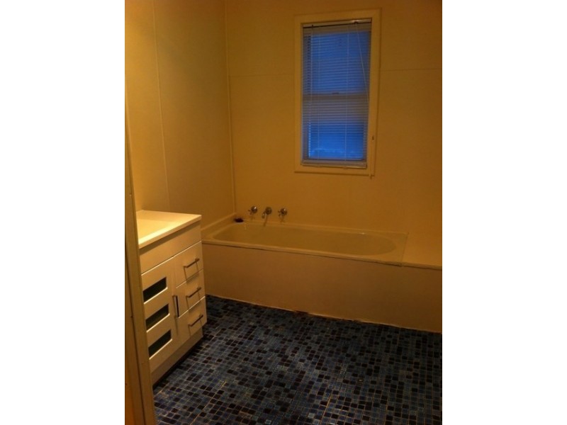 14 Cambewarra Road, Bomaderry NSW 2541