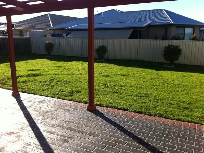 23 Guinea Flower Crescent, Worrigee NSW 2540