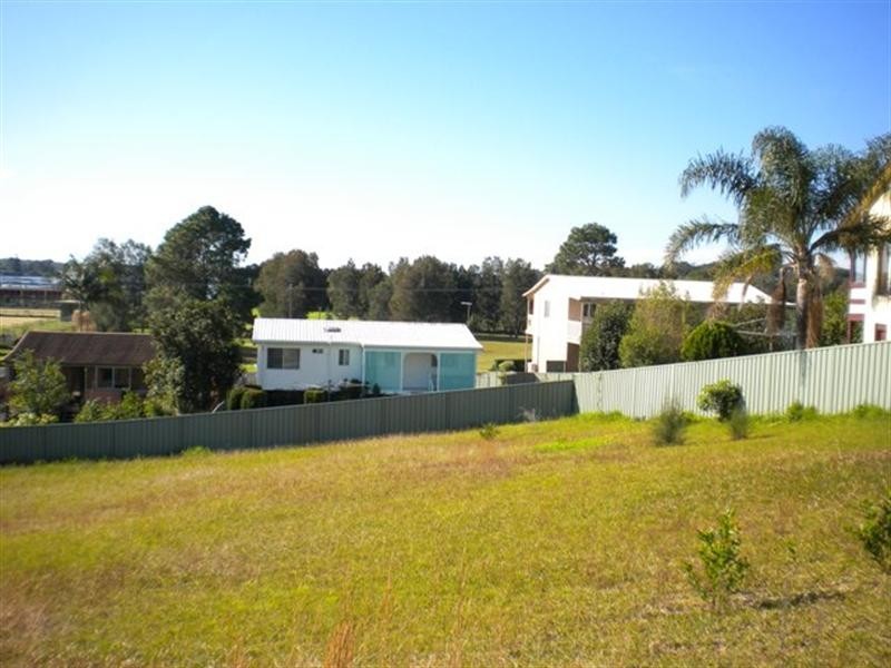 6 Higgins Place, Greenwell Point NSW 2540