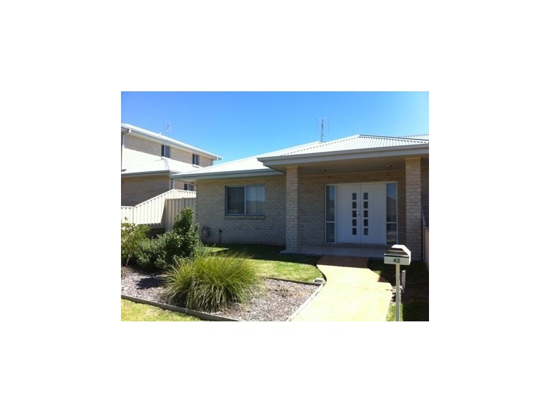 42 Sullivan Street, Worrigee NSW 2540