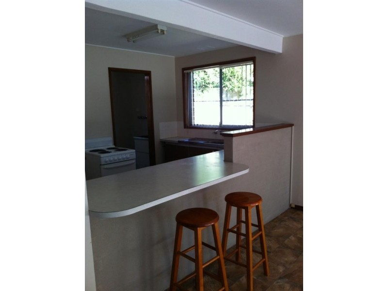 2/143 Cambewarra Road, Bomaderry NSW 2541