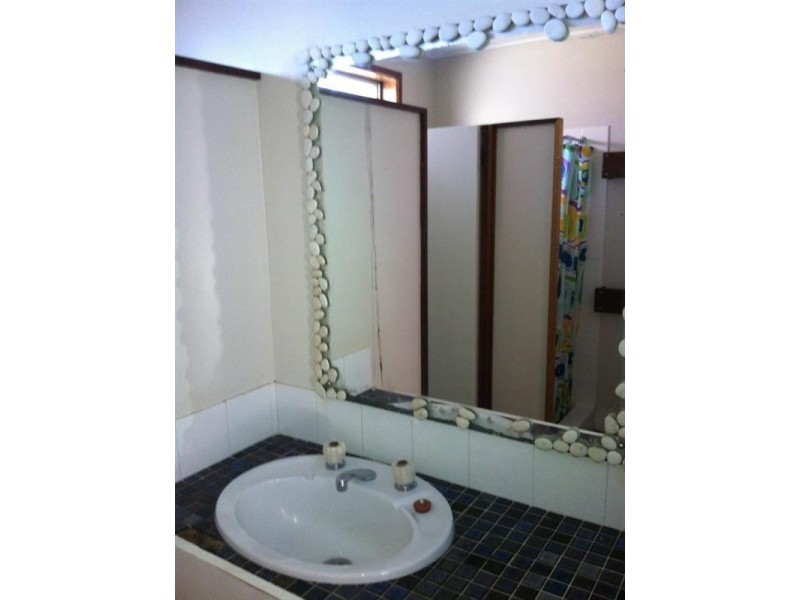 2/143 Cambewarra Road, Bomaderry NSW 2541