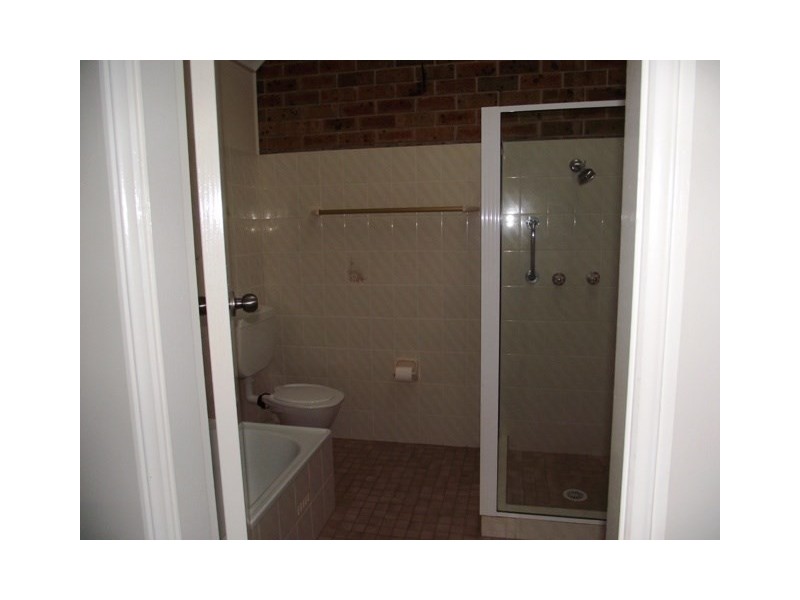 2/24 Bowada Street, Bomaderry NSW 2541