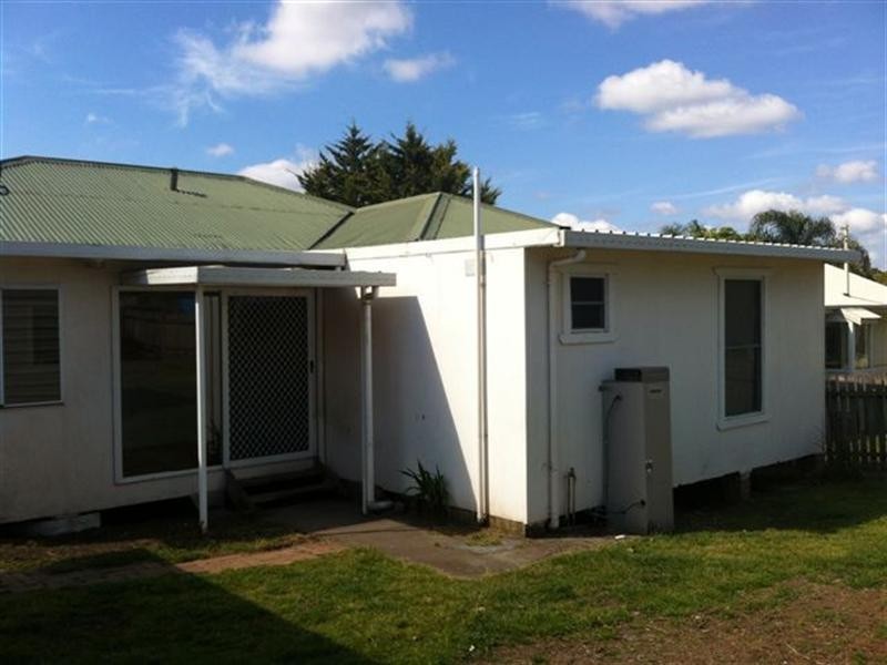 9 Elizabeth Avenue, Nowra NSW 2541