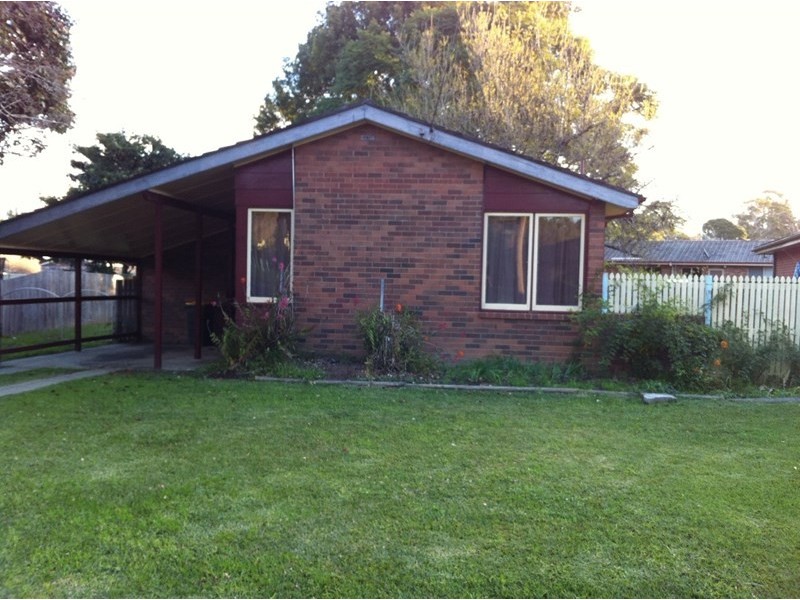 40 Sampson Crescent, Bomaderry NSW 2541