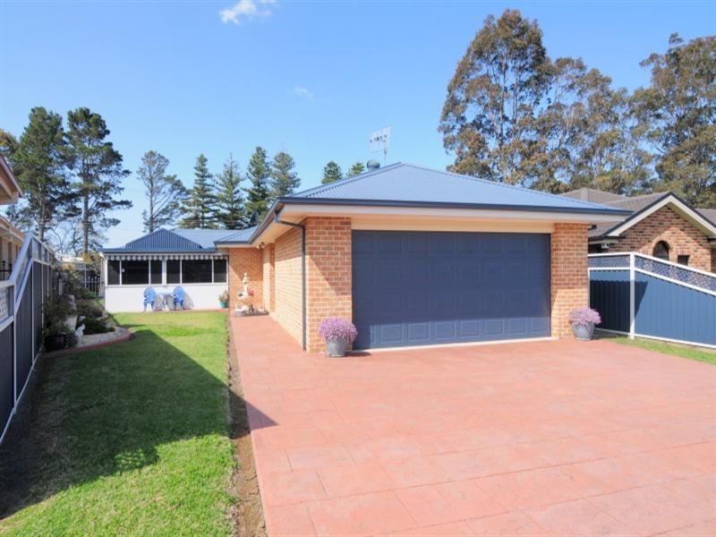 9 Jade Place, Meroo Meadow NSW 2540