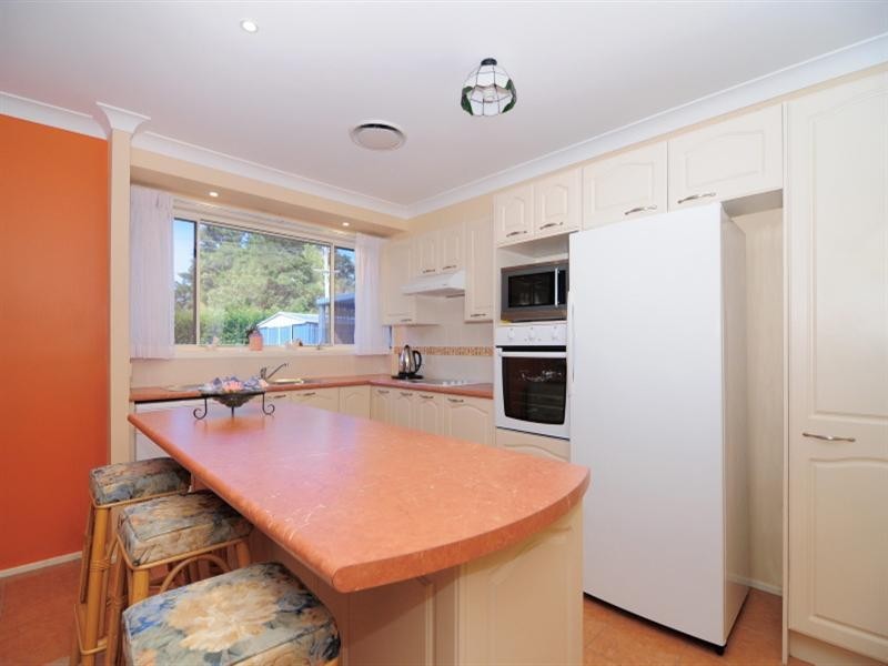 9 Jade Place, Meroo Meadow NSW 2540