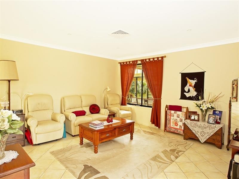 4 Freesia Crescent, Bomaderry NSW 2541