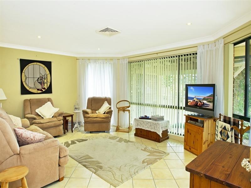 4 Freesia Crescent, Bomaderry NSW 2541