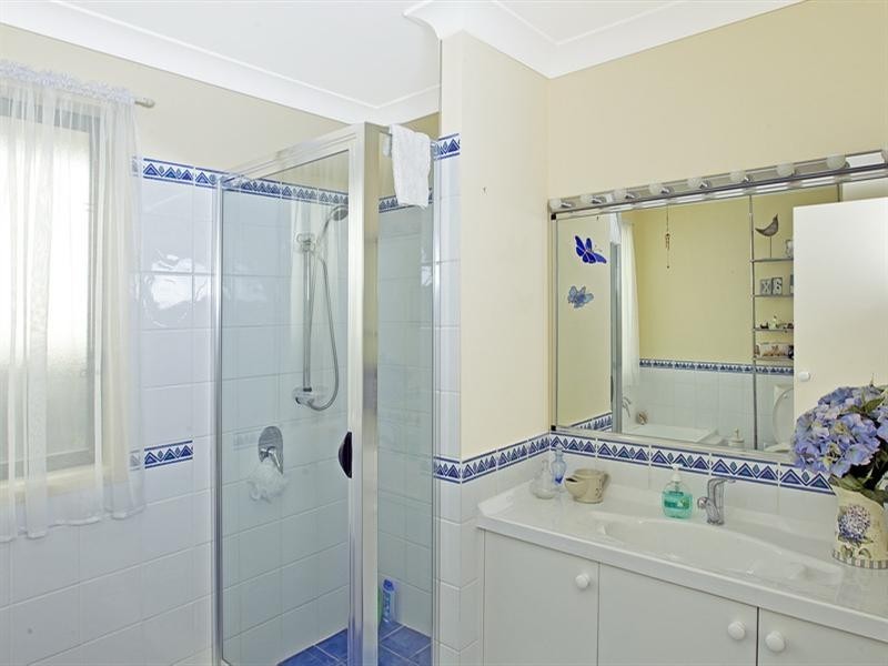 4 Freesia Crescent, Bomaderry NSW 2541