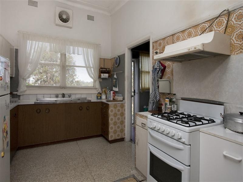 16 Dalwah Street, Bomaderry NSW 2541