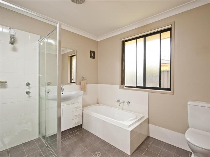 97 Jasmine Drive, Bomaderry NSW 2541