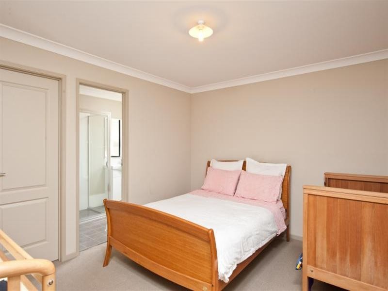 97 Jasmine Drive, Bomaderry NSW 2541