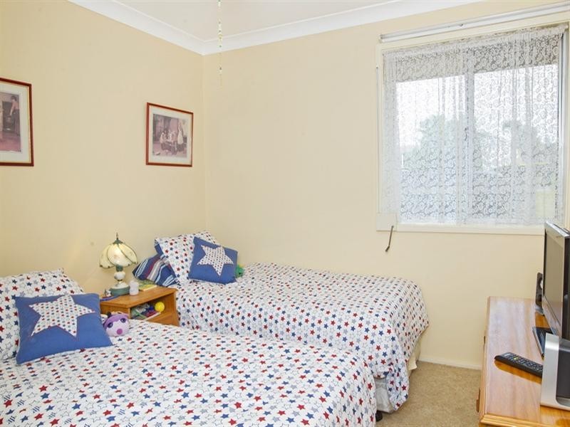 5 Allison Avenue, Nowra NSW 2541