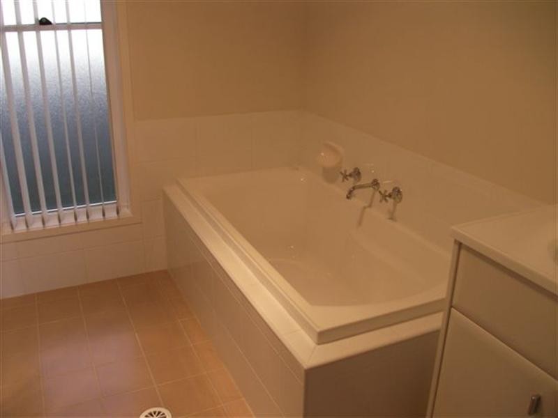 8 Riveroak Road, Worrigee NSW 2540