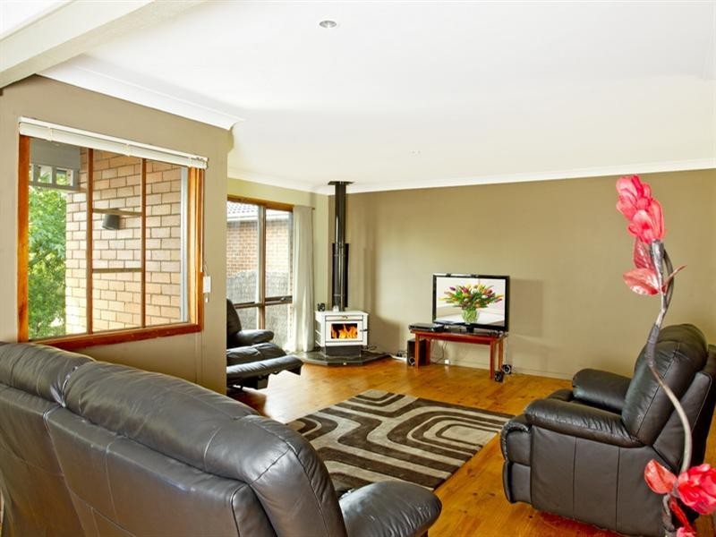 7 Jasmine Drive, Bomaderry NSW 2541