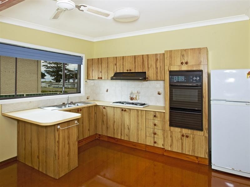 12 West Street, Greenwell Point NSW 2540