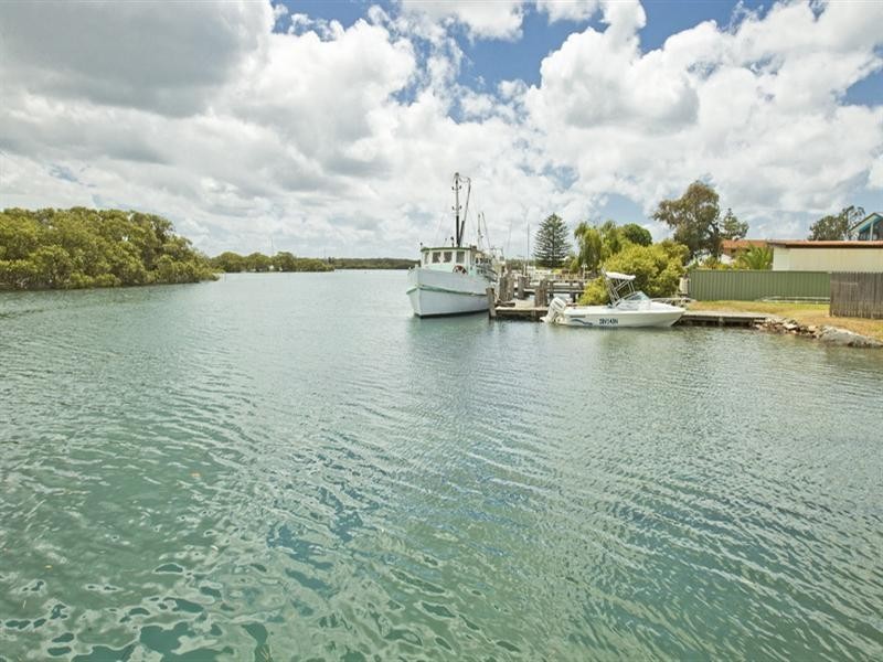 12 West Street, Greenwell Point NSW 2540