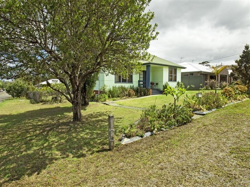 22 Tanang Street, Bomaderry NSW 2541