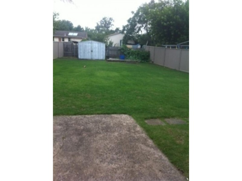 35 sampson Crescent, Bomaderry NSW 2541