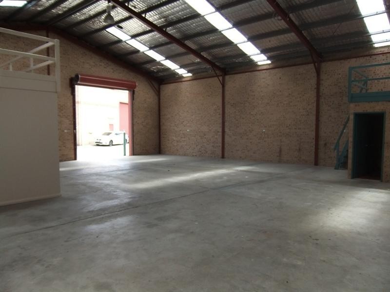 2/23 Concorde Way, Bomaderry NSW 2541