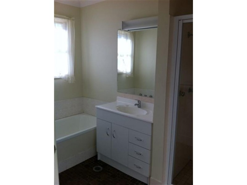 33 Elia Avenue, Nowra NSW 2541