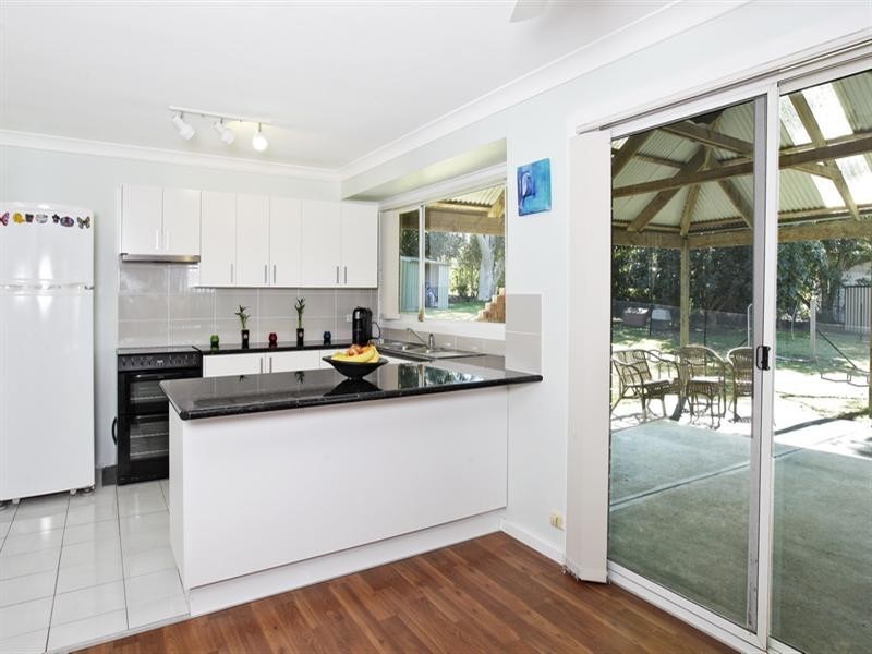 4 Folia Close, West Nowra NSW 2541