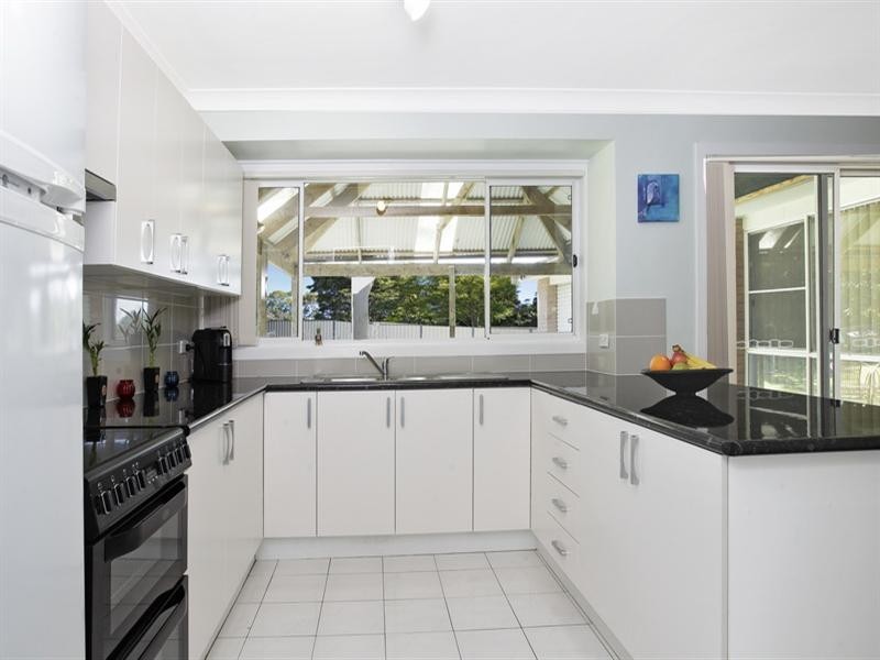 4 Folia Close, West Nowra NSW 2541
