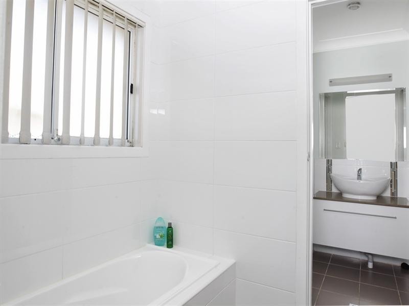 4 Folia Close, West Nowra NSW 2541