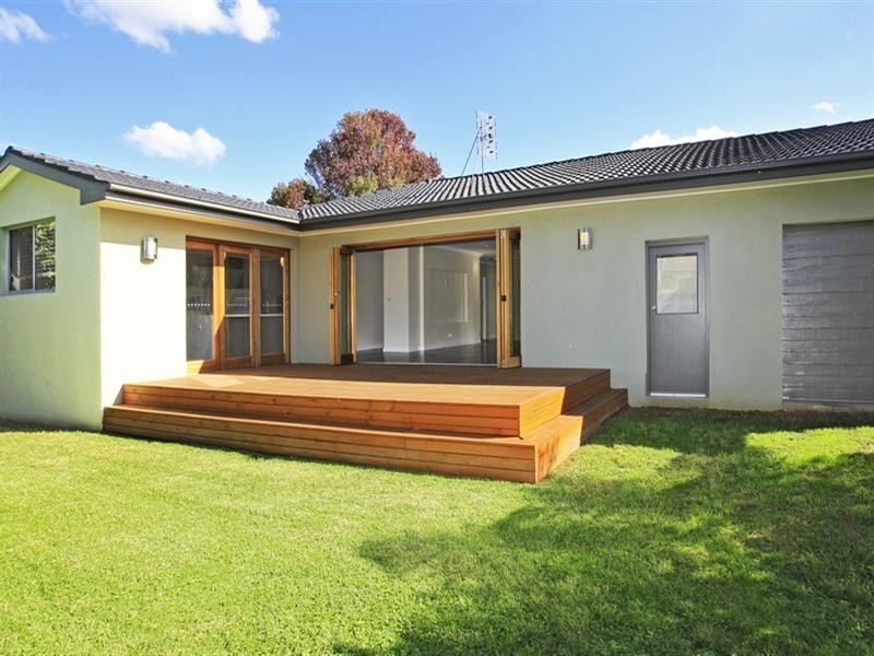 6 Lyrebird Drive, Nowra NSW 2541