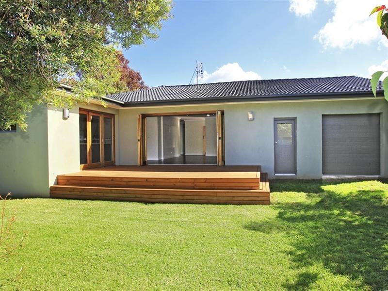 6 Lyrebird Drive, Nowra NSW 2541