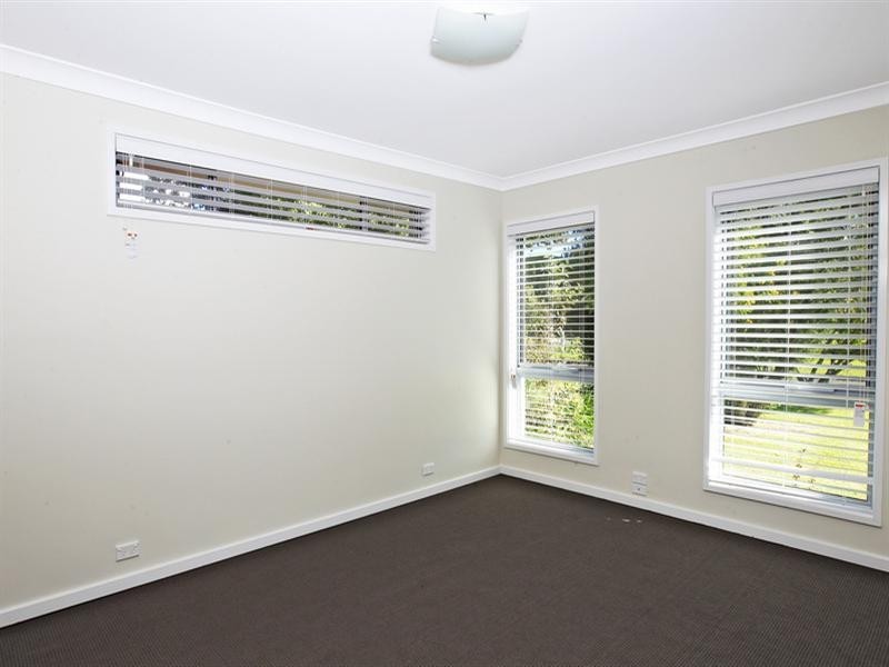 6 Lyrebird Drive, Nowra NSW 2541