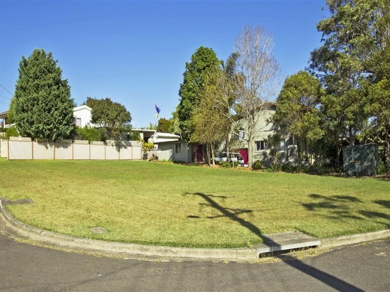 2 Bailey Avenue, Greenwell Point NSW 2540