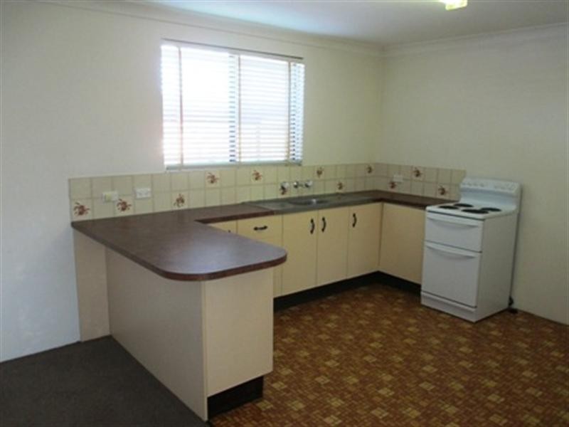 2/43-45 Brinawarr Street, Bomaderry NSW 2541