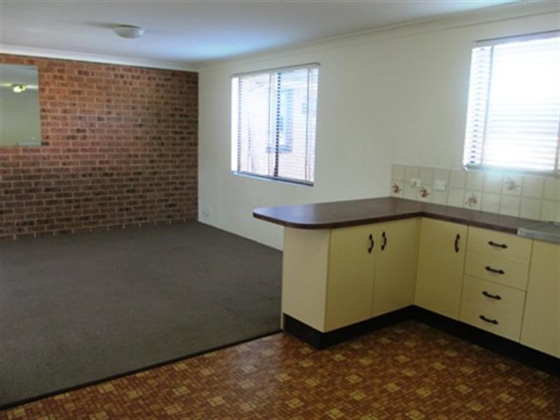 2/43-45 Brinawarr Street, Bomaderry NSW 2541