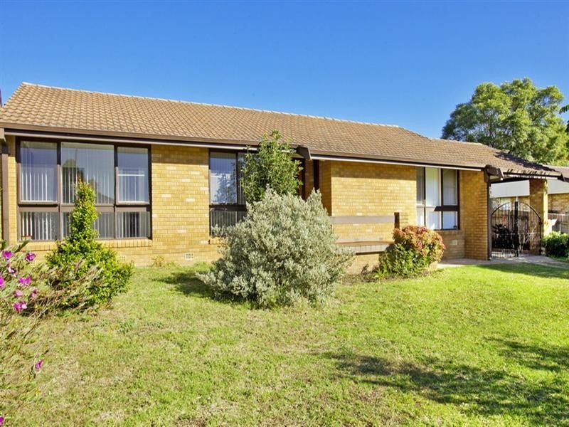 8 Fuschia Crescent, Bomaderry NSW 2541