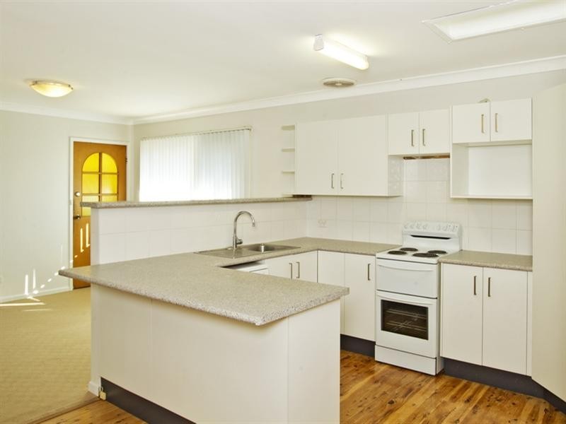 8 Fuschia Crescent, Bomaderry NSW 2541