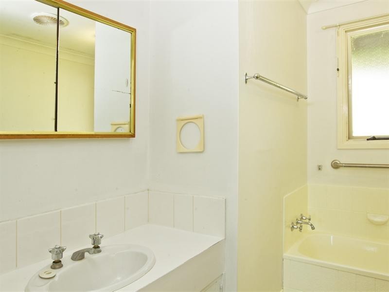 8 Fuschia Crescent, Bomaderry NSW 2541