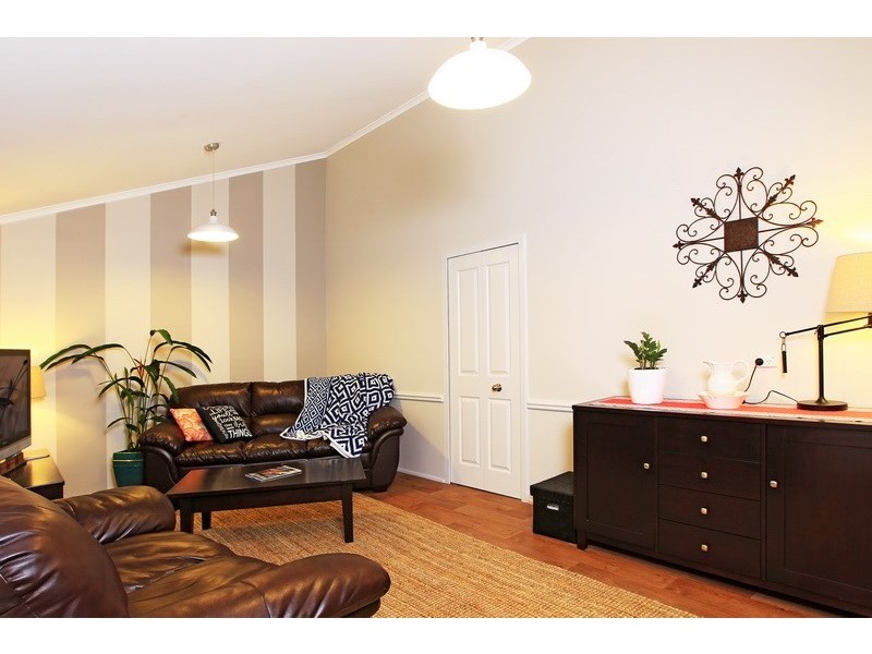 8 Woorin Close, Bomaderry NSW 2541