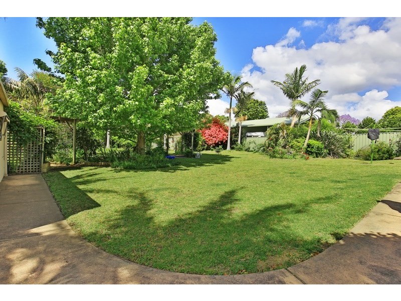 8 Woorin Close, Bomaderry NSW 2541