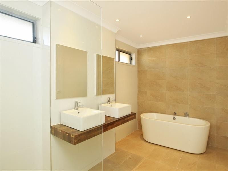 6 Lyrebird Drive, Nowra NSW 2541