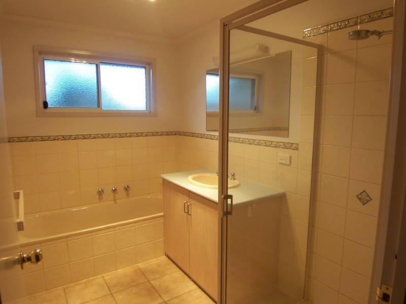 12 Sunset Boulevard, Spring Gully VIC 3550