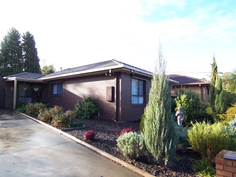 67 Gill Avenue, California Gully VIC 3556