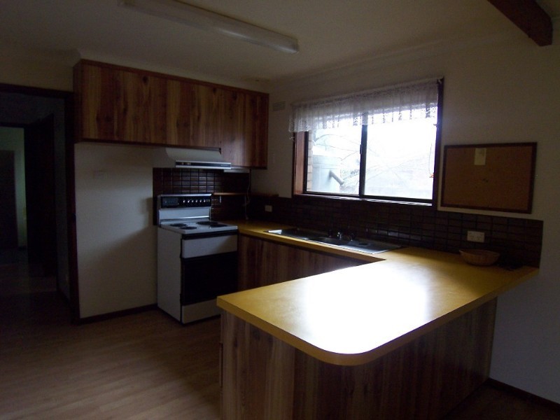 10 Sharon Street, Flora Hill VIC 3550