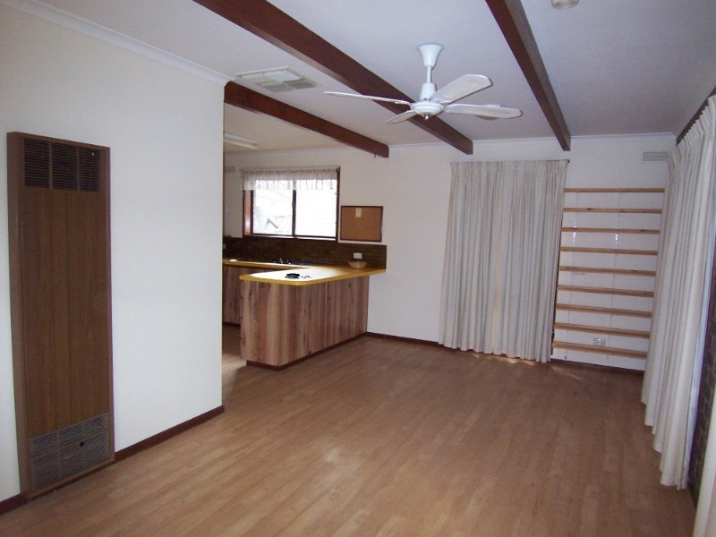 10 Sharon Street, Flora Hill VIC 3550