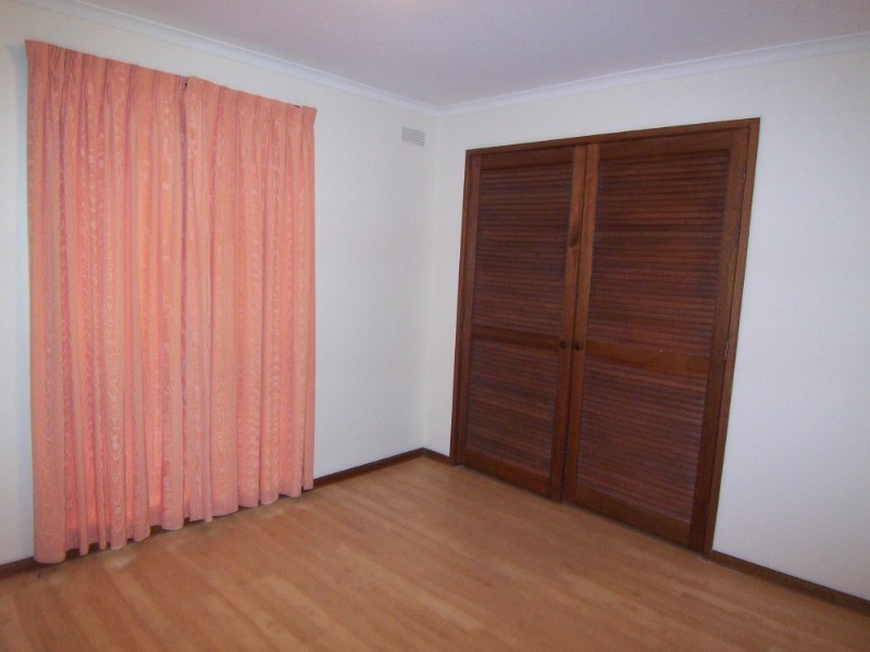 10 Sharon Street, Flora Hill VIC 3550