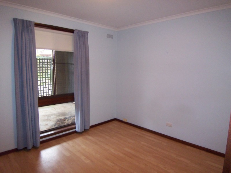 10 Sharon Street, Flora Hill VIC 3550