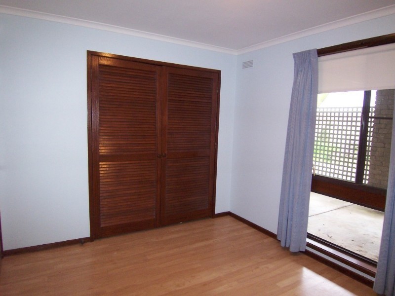 10 Sharon Street, Flora Hill VIC 3550